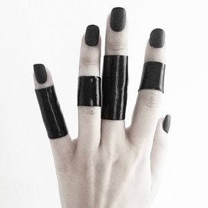 Five Rankka Black PVC Stretch Rings